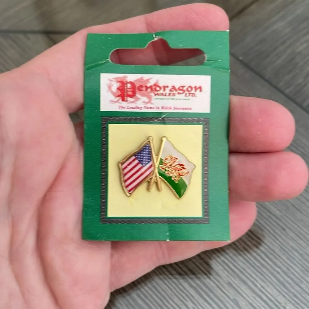 Wales / USA Flag Pin from Pendragon New